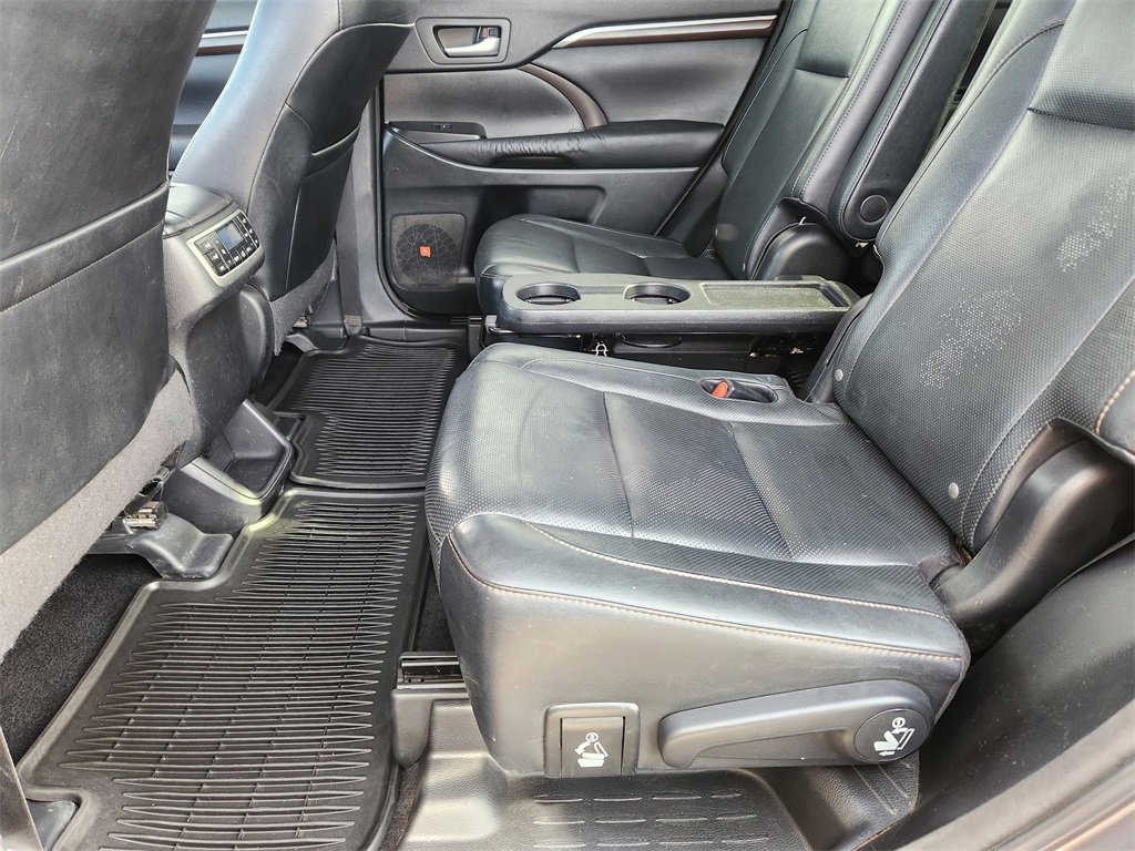 Used 2016 Toyota Highlander Limited Platinum image 9
