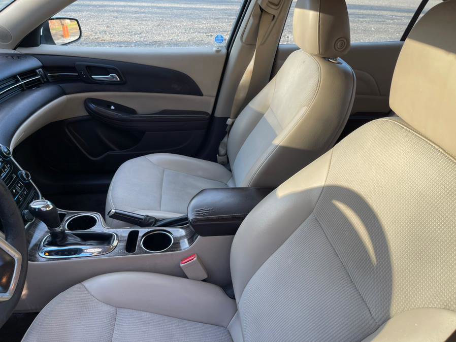 Used 2016 Chevrolet Malibu LT image 23