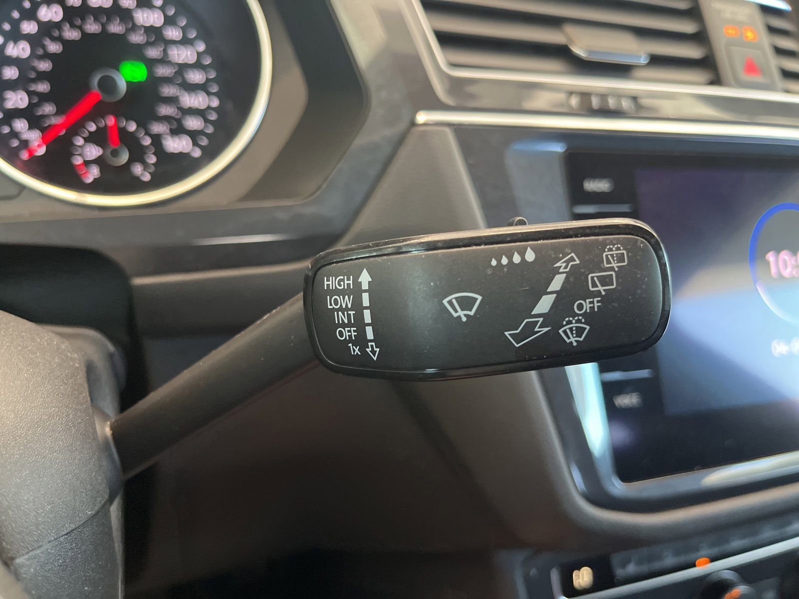 Certified 2021 Volkswagen Tiguan SE image 18