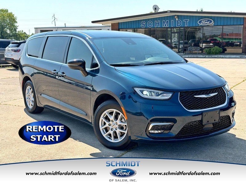 Used 2025 Chrysler Pacifica Select