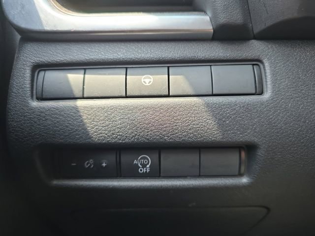 Used 2023 Nissan Rogue SV image 10