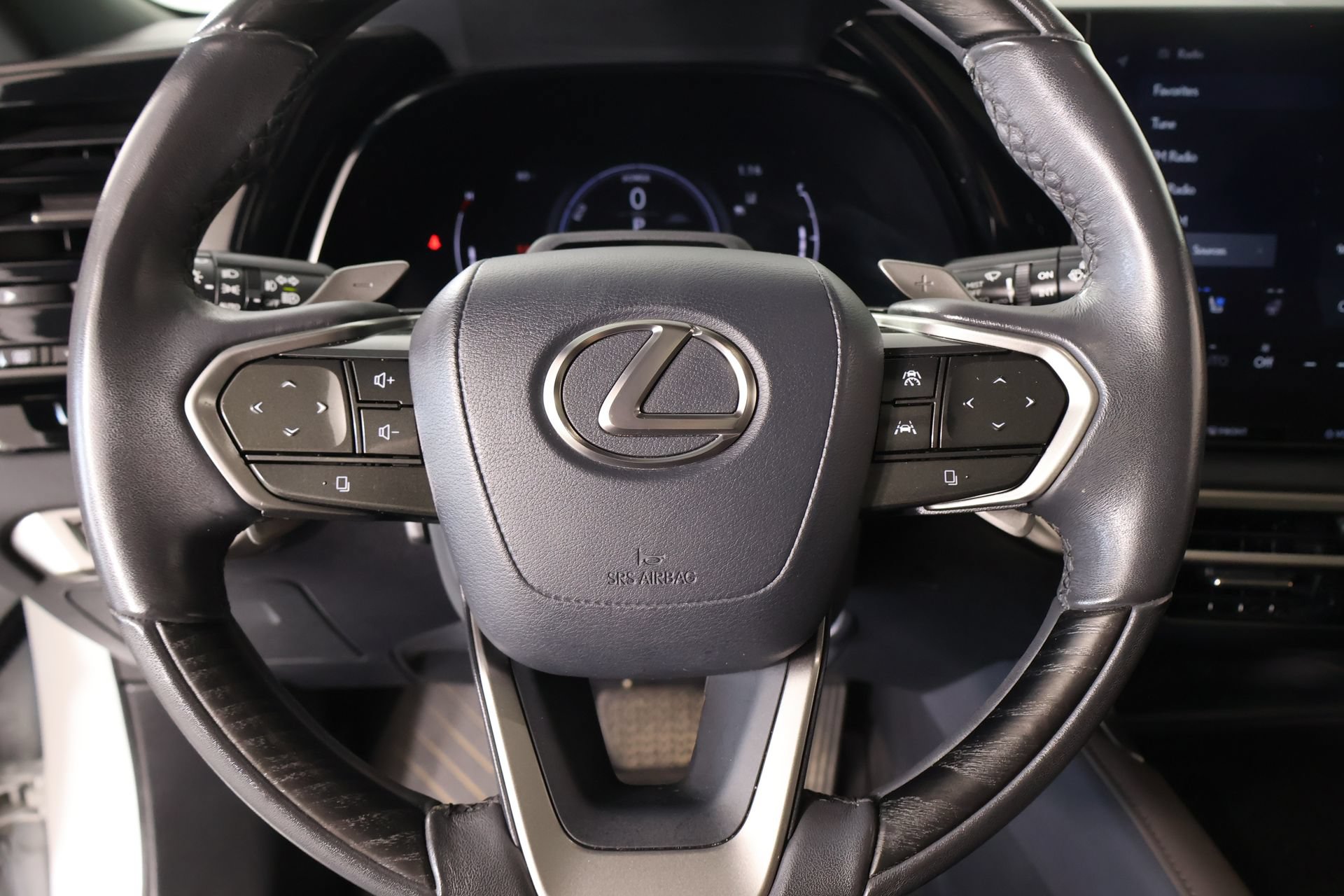 Used 2024 Lexus RX 350 w/ Convenience Package AWD/4WD image 3