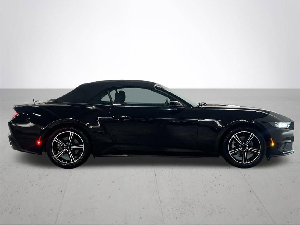 Used 2024 Ford Mustang Convertible RWD image 9