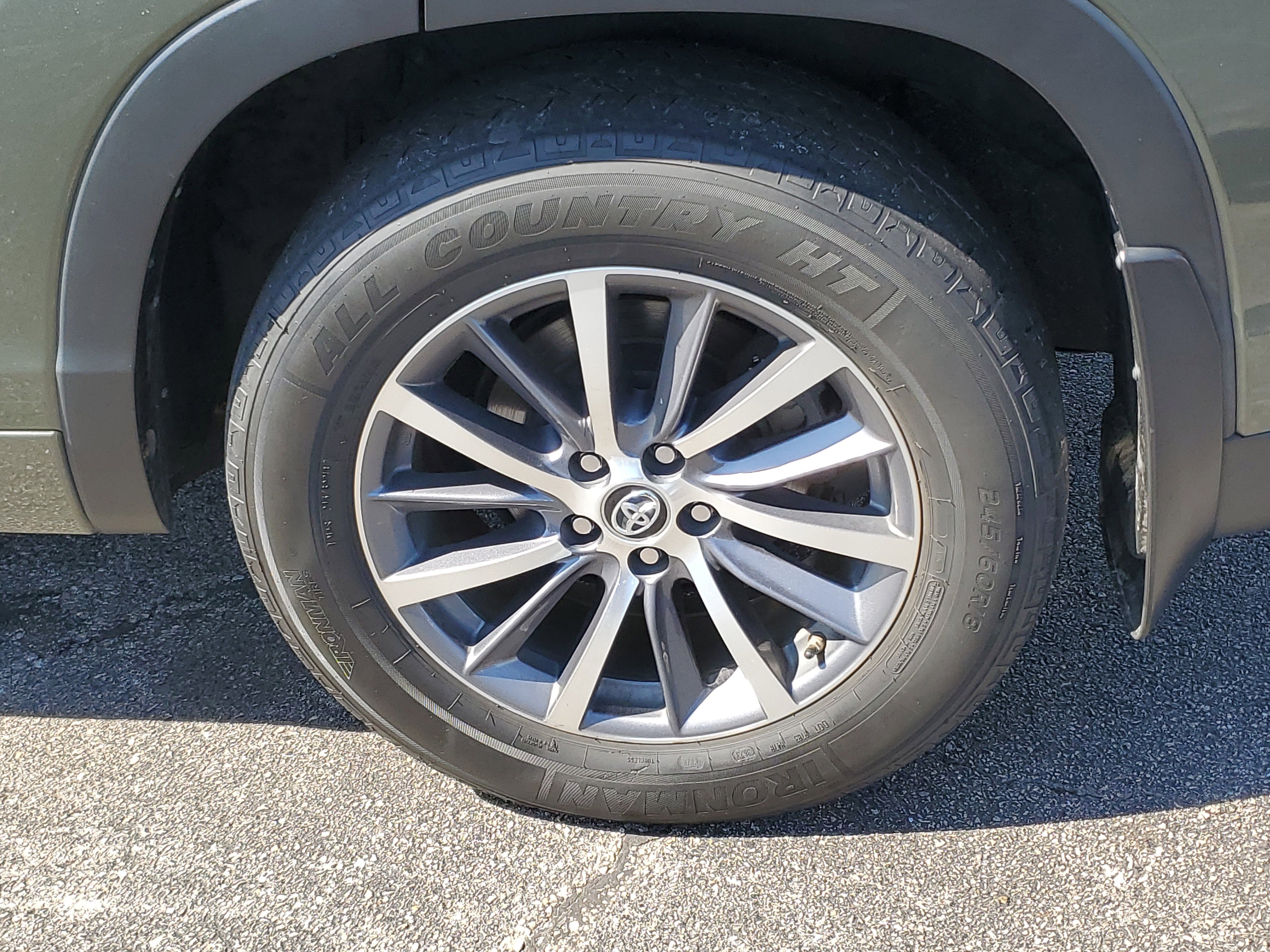 Used 2017 Toyota Highlander XLE image 10