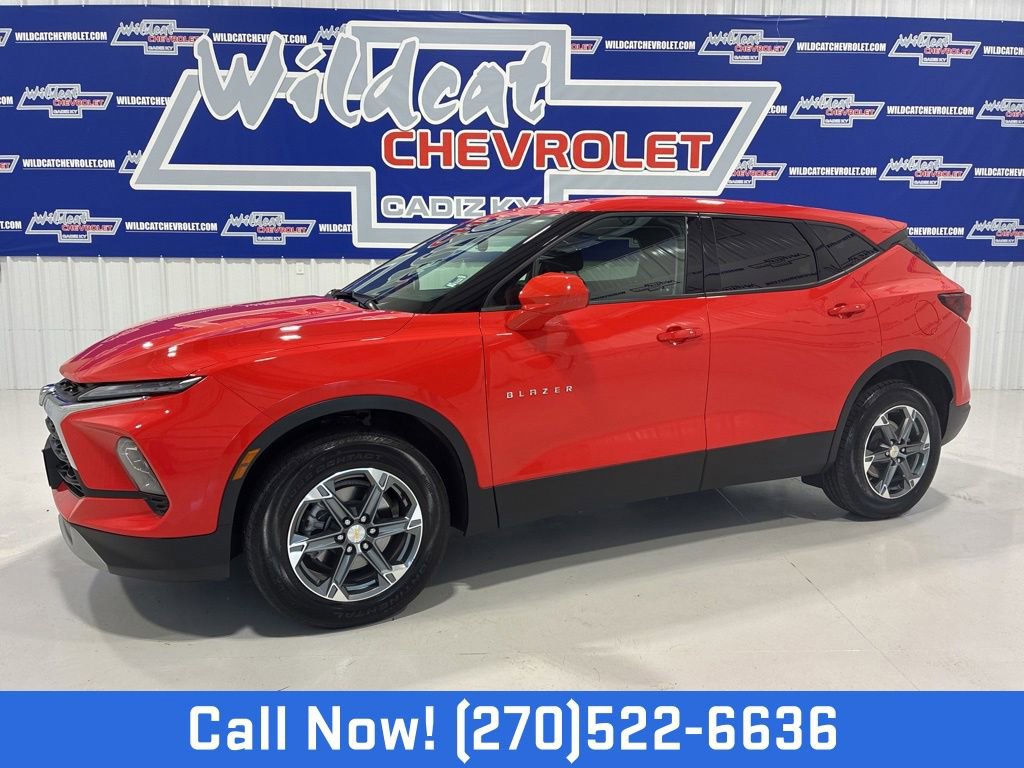 Used 2025 Chevrolet Blazer LT AWD/4WD image 1