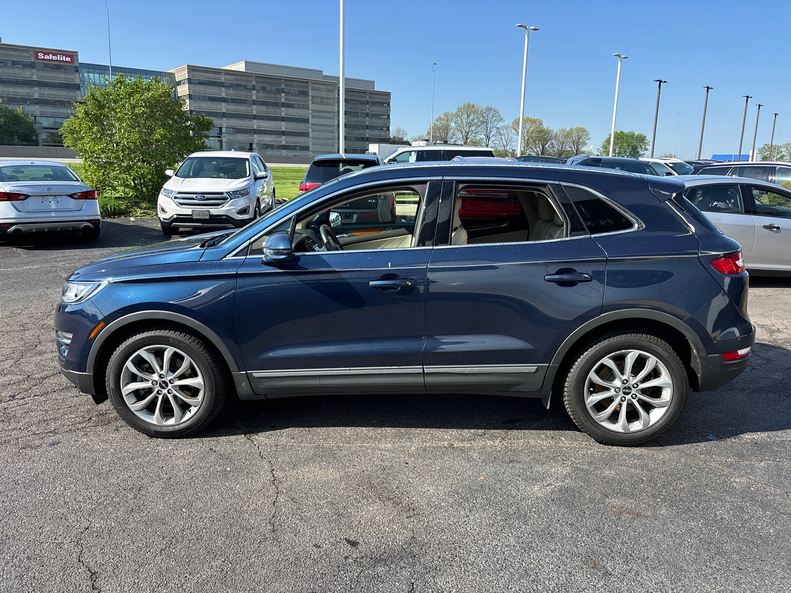 Used 2017 Lincoln MKC Select w/ Select Plus Package FWD image 4