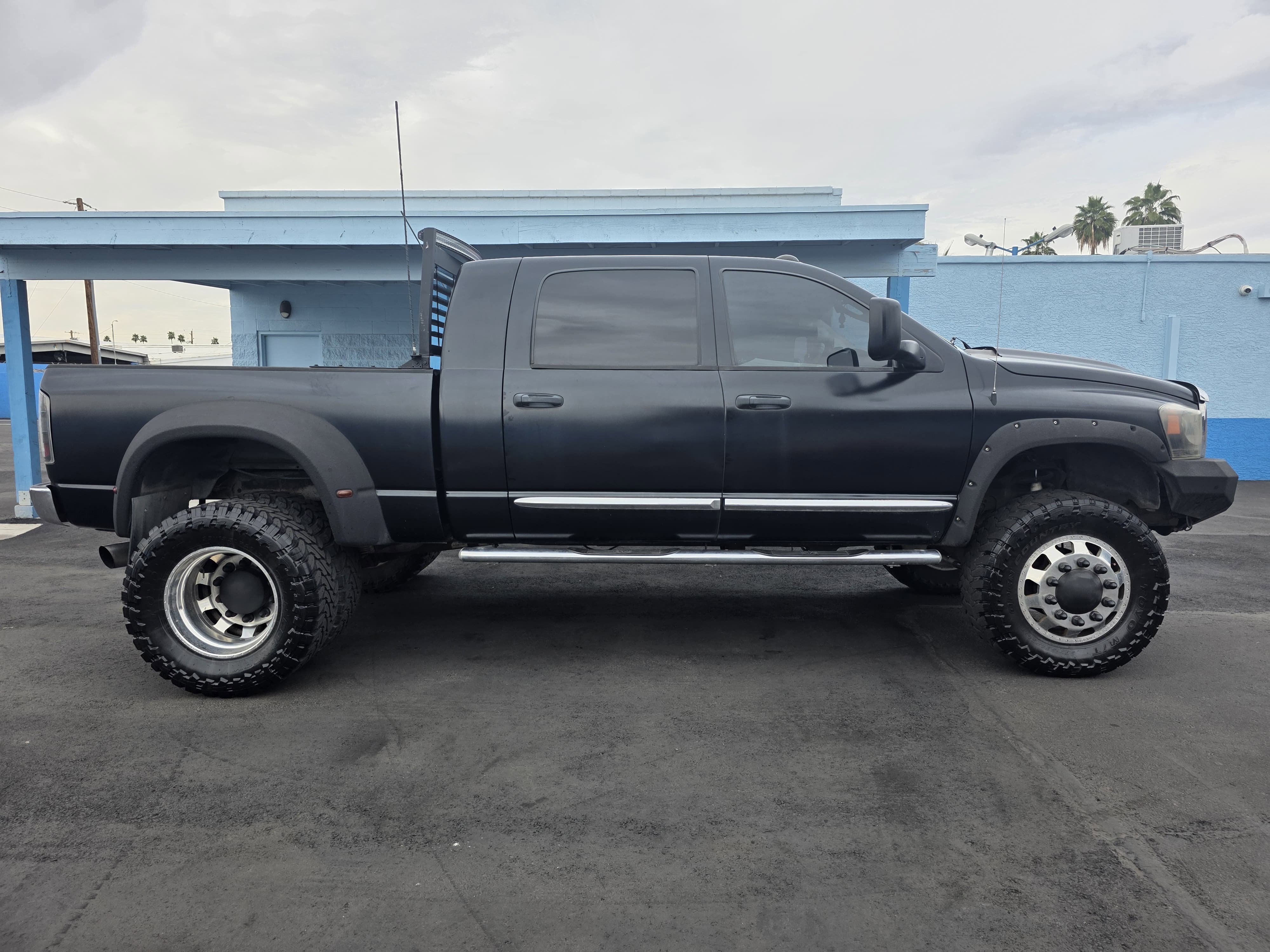 Used 2007 Dodge Ram 3500 Truck SLT w/ Navigation Convenience Group AWD/4WD image 2