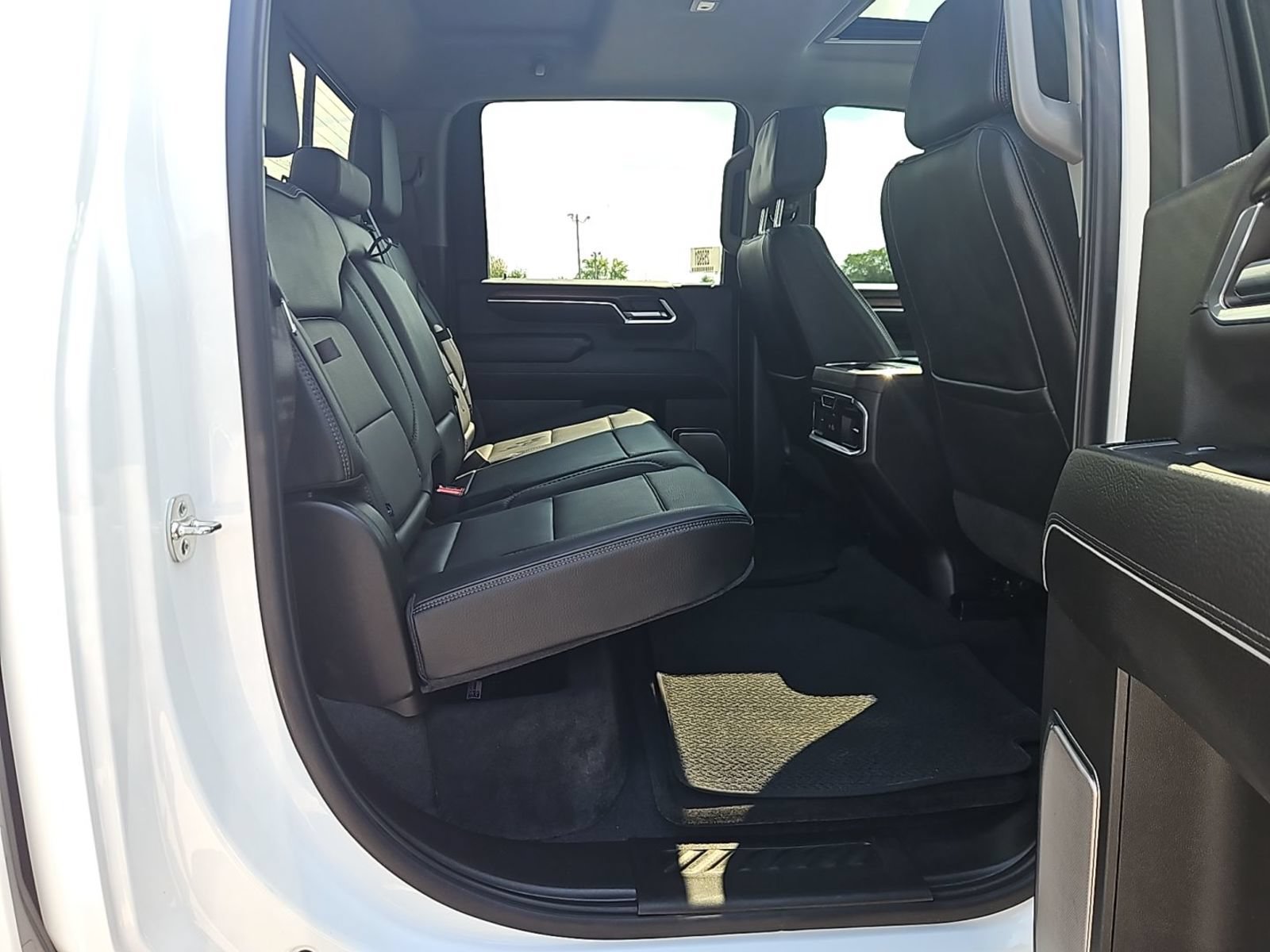 Used 2025 GMC Sierra 2500 Denali AWD/4WD image 9