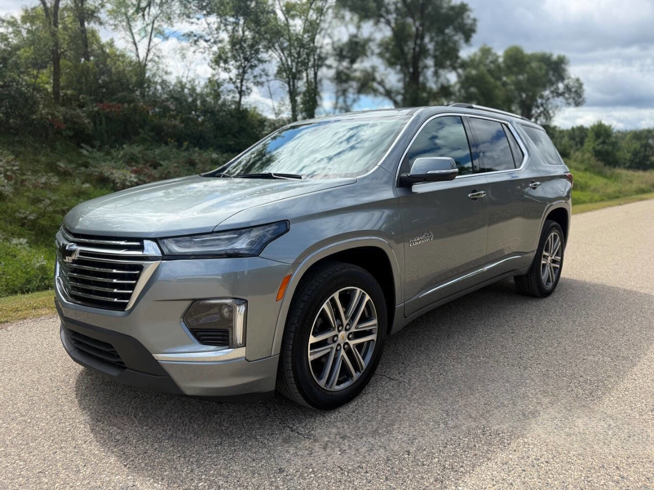 Used 2023 Chevrolet Traverse High Country image 2
