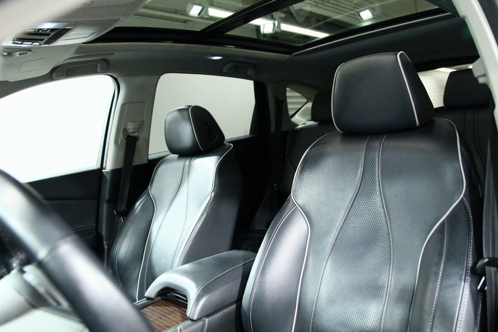 Used 2019 Acura RDX AWD w/ Advance Package image 18