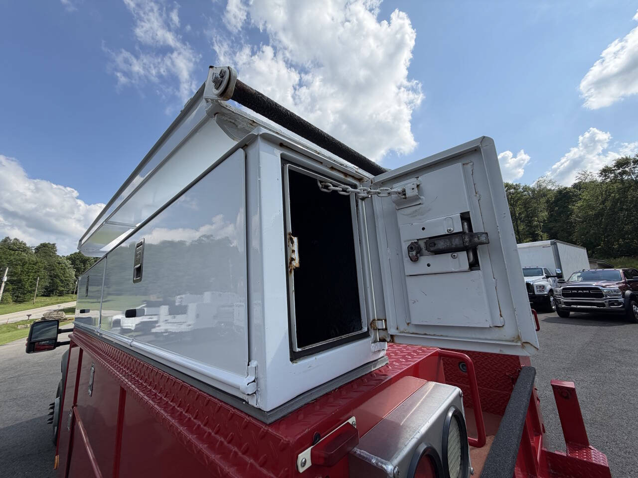 Used 2009 Ford F550 4x4 Regular Cab Super Duty image 25