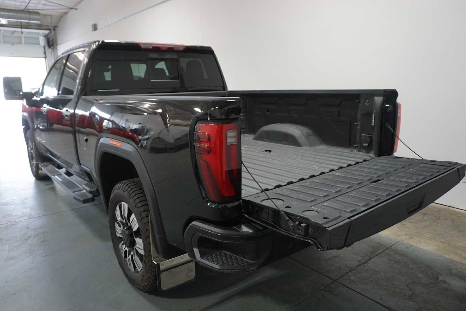 Certified 2024 GMC Sierra 3500 Denali w/ Denali Reserve Package image 4