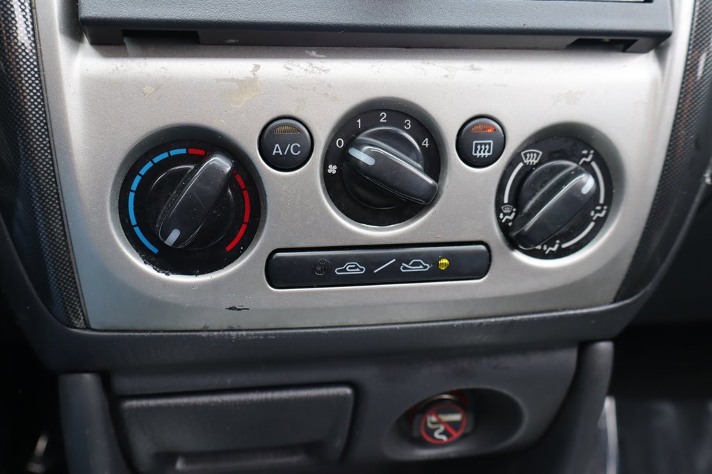 Used 2003 MAZDA Protege5 FWD image 23