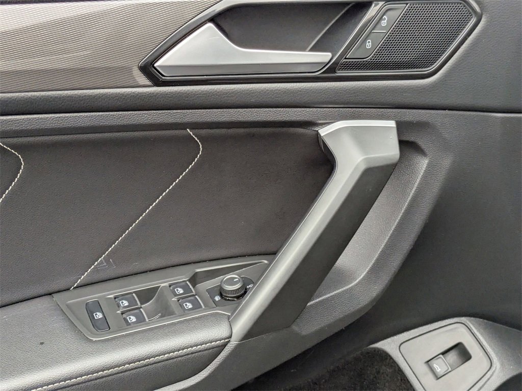 Used 2024 Volkswagen Tiguan SE image 16