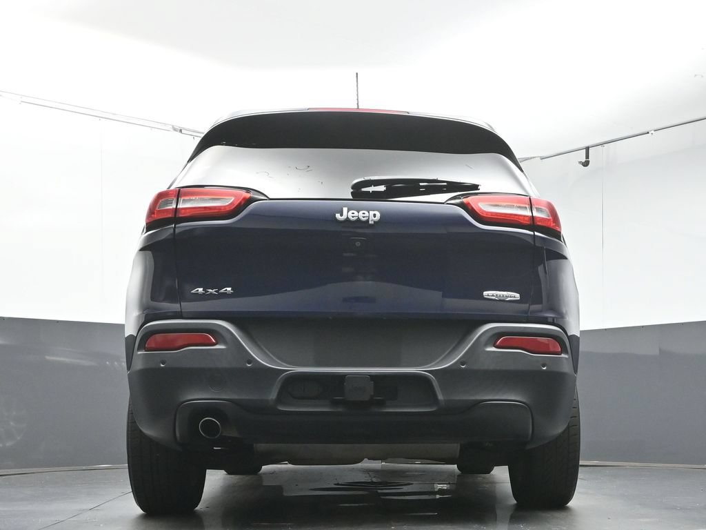 Used 2016 Jeep Cherokee Latitude w/ Safety/Convenience Group AWD/4WD image 19