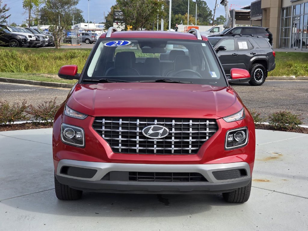 Used 2023 Hyundai Venue Limited w/ Cargo Package FWD image 2