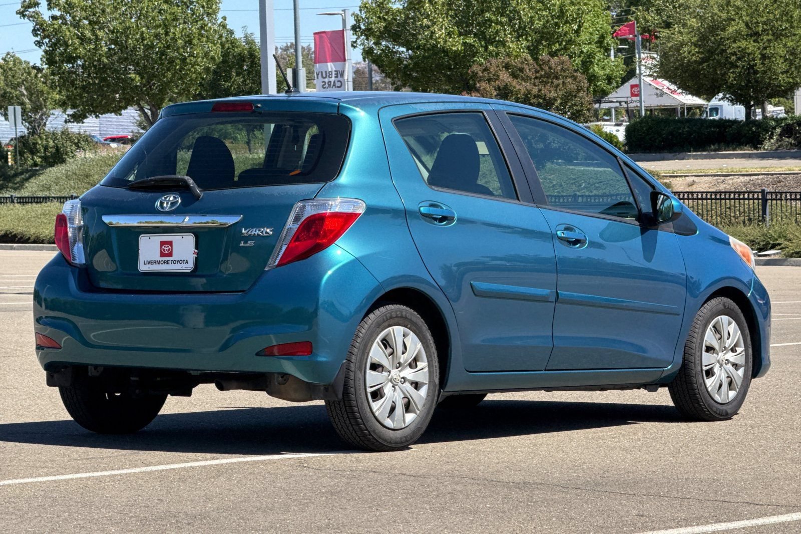 Used 2012 Toyota Yaris LE FWD image 4