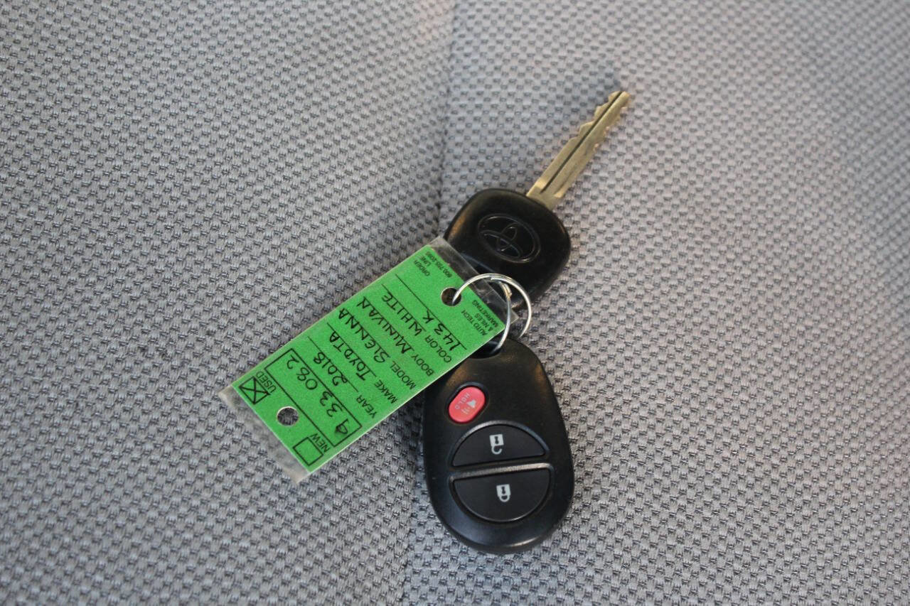 Used 2018 Toyota Sienna L image 26