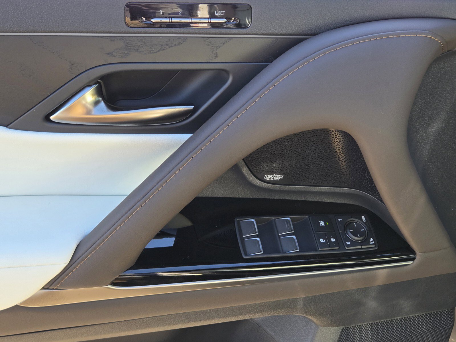 New 2026 Lexus LX 700h Luxury AWD/4WD image 9
