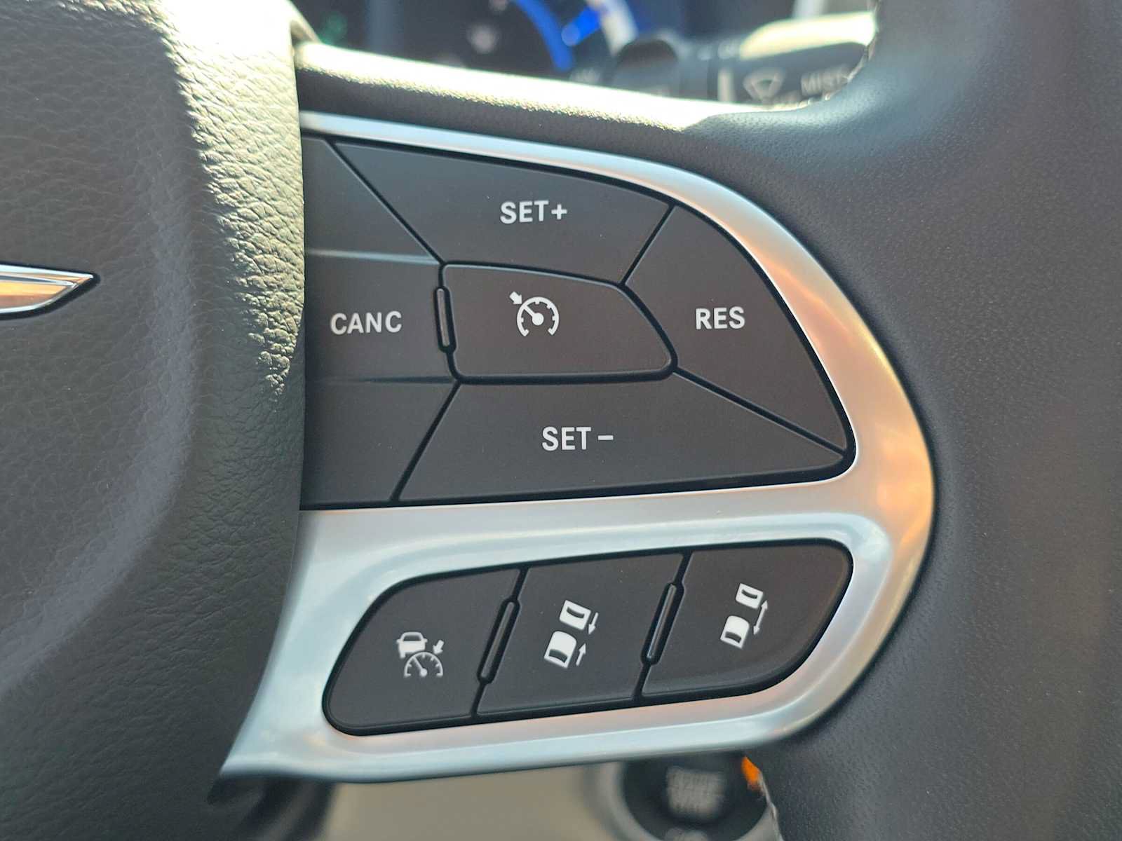 Used 2024 Chrysler Pacifica Limited FWD image 31