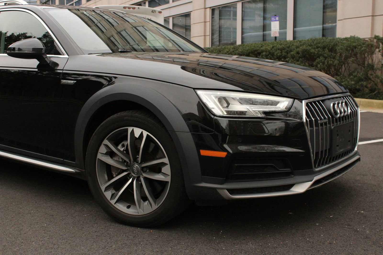Used 2018 Audi A4 2.0T allroad Premium Plus w/ Premium Plus Package image 3