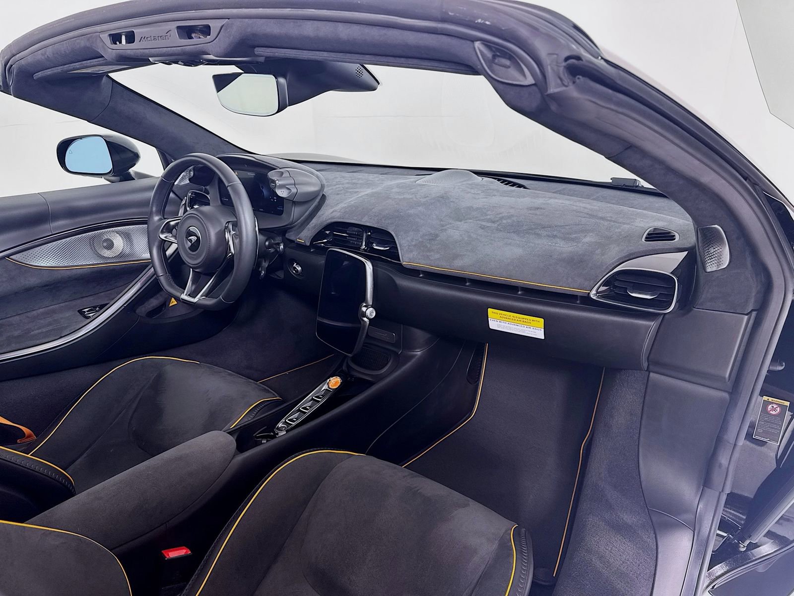 Used 2025 McLaren Artura Spider image 20