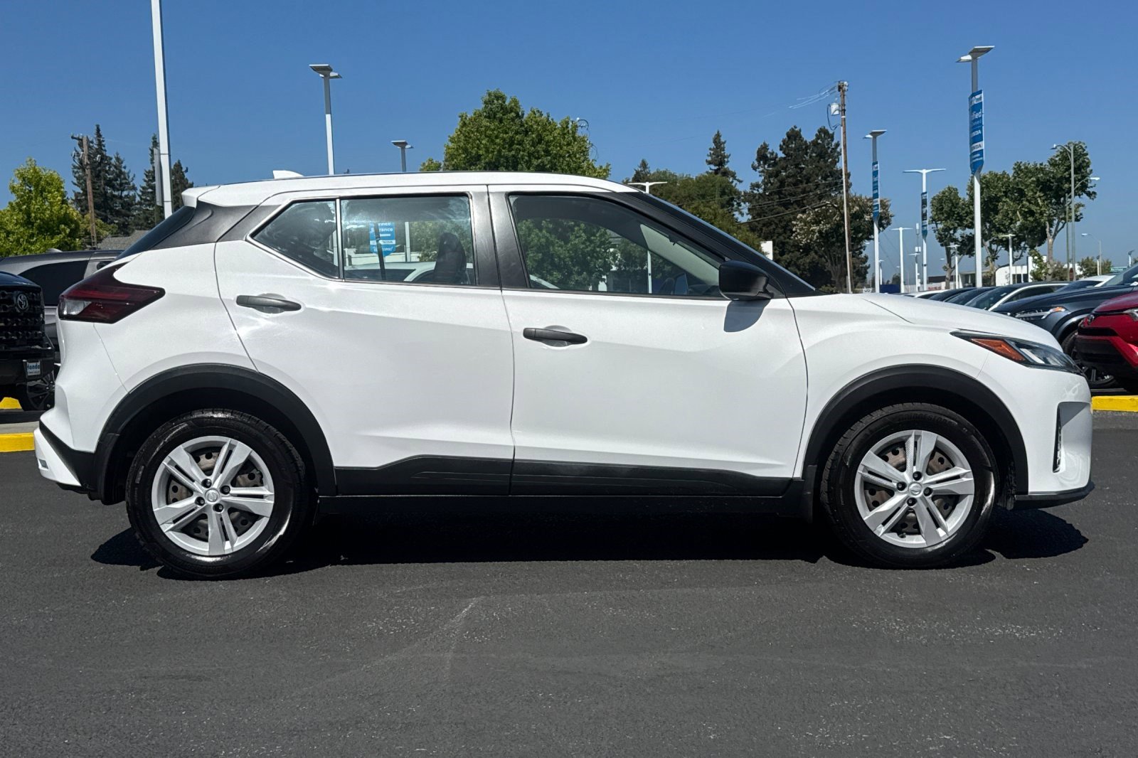 Used 2021 Nissan Kicks S FWD image 8