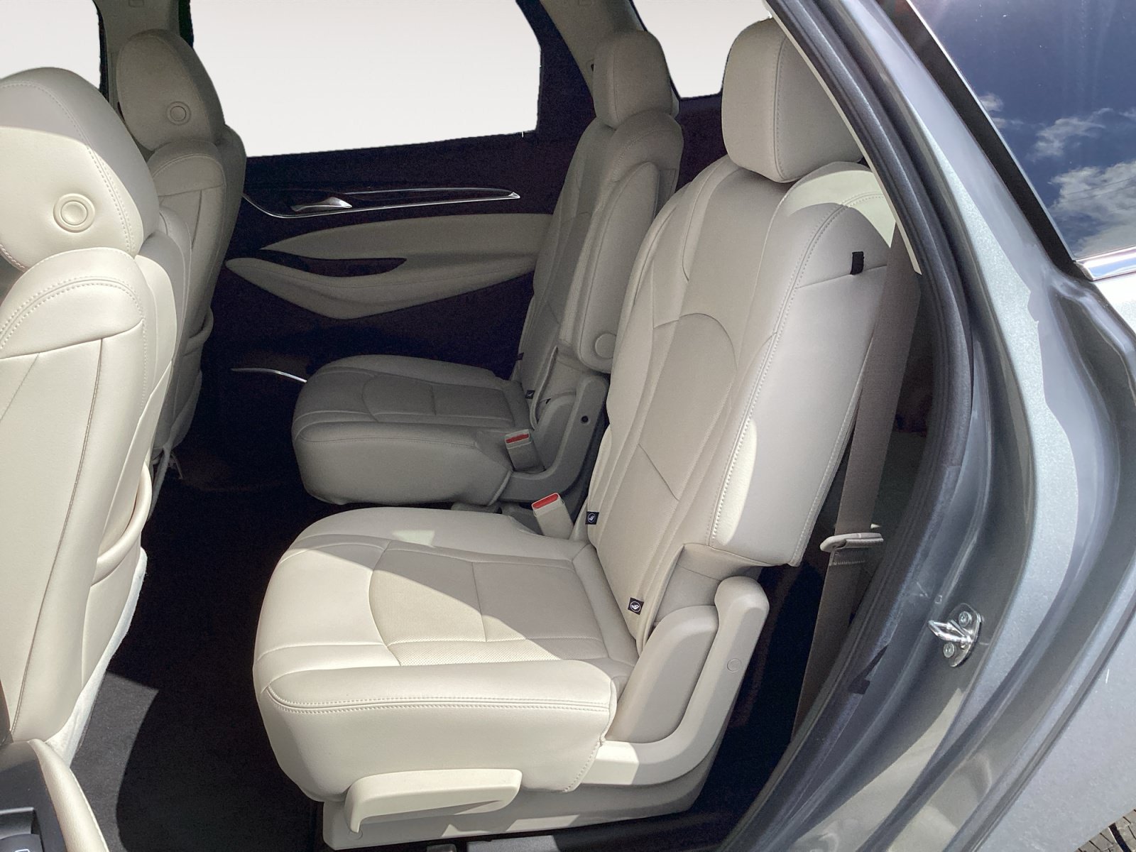 Used 2023 Buick Enclave Essence w/ Trailering Package, 5000 lbs. FWD image 23