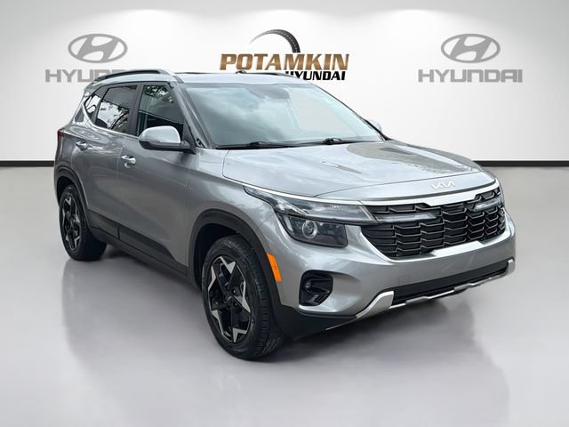 Used 2025 Kia Seltos EX w/ EX Sunroof Package FWD image 3