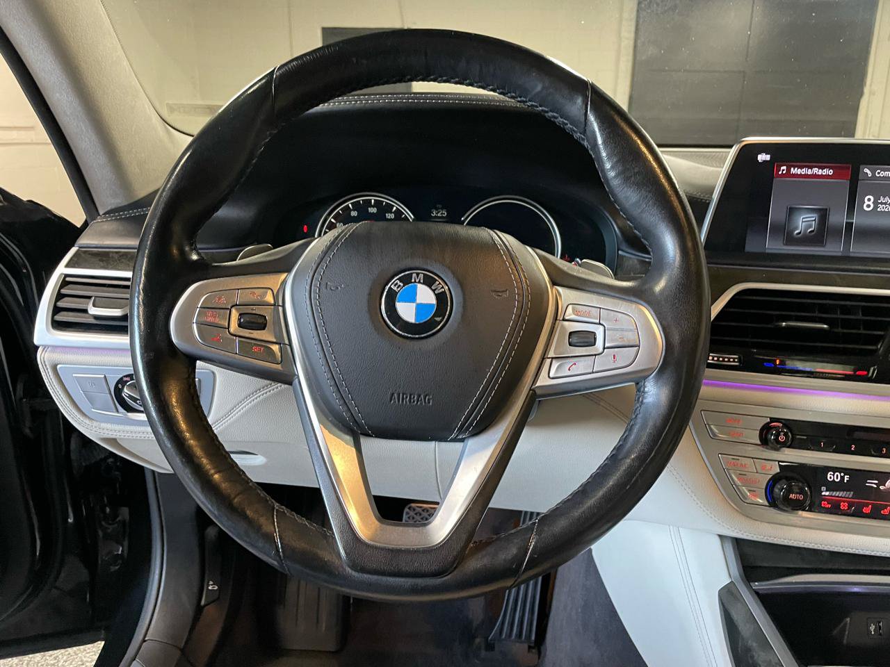 Used 2018 BMW 750i xDrive AWD/4WD image 21