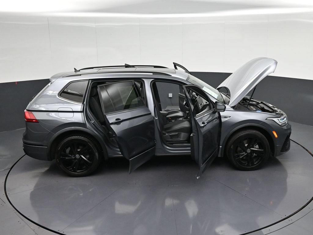 Used 2023 Volkswagen Tiguan SE R-Line FWD image 40