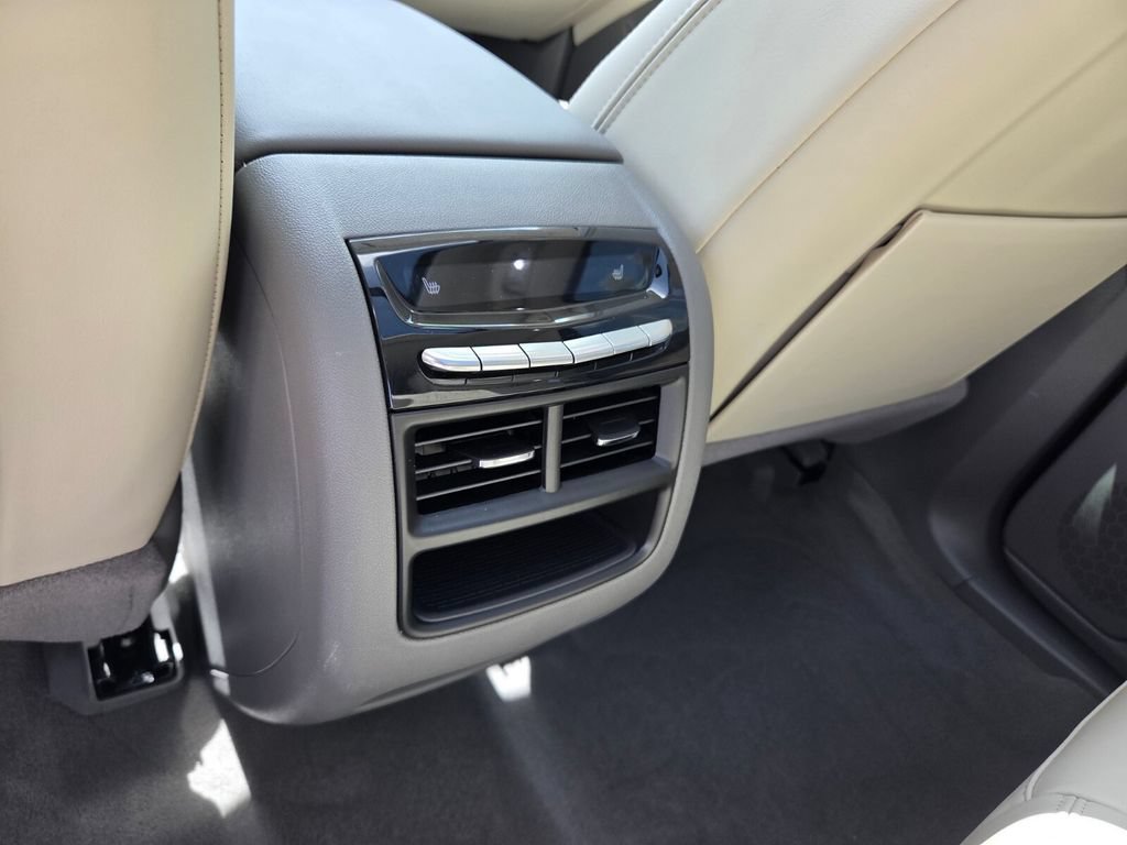 Used 2024 Cadillac XT5 Premium Luxury FWD image 9