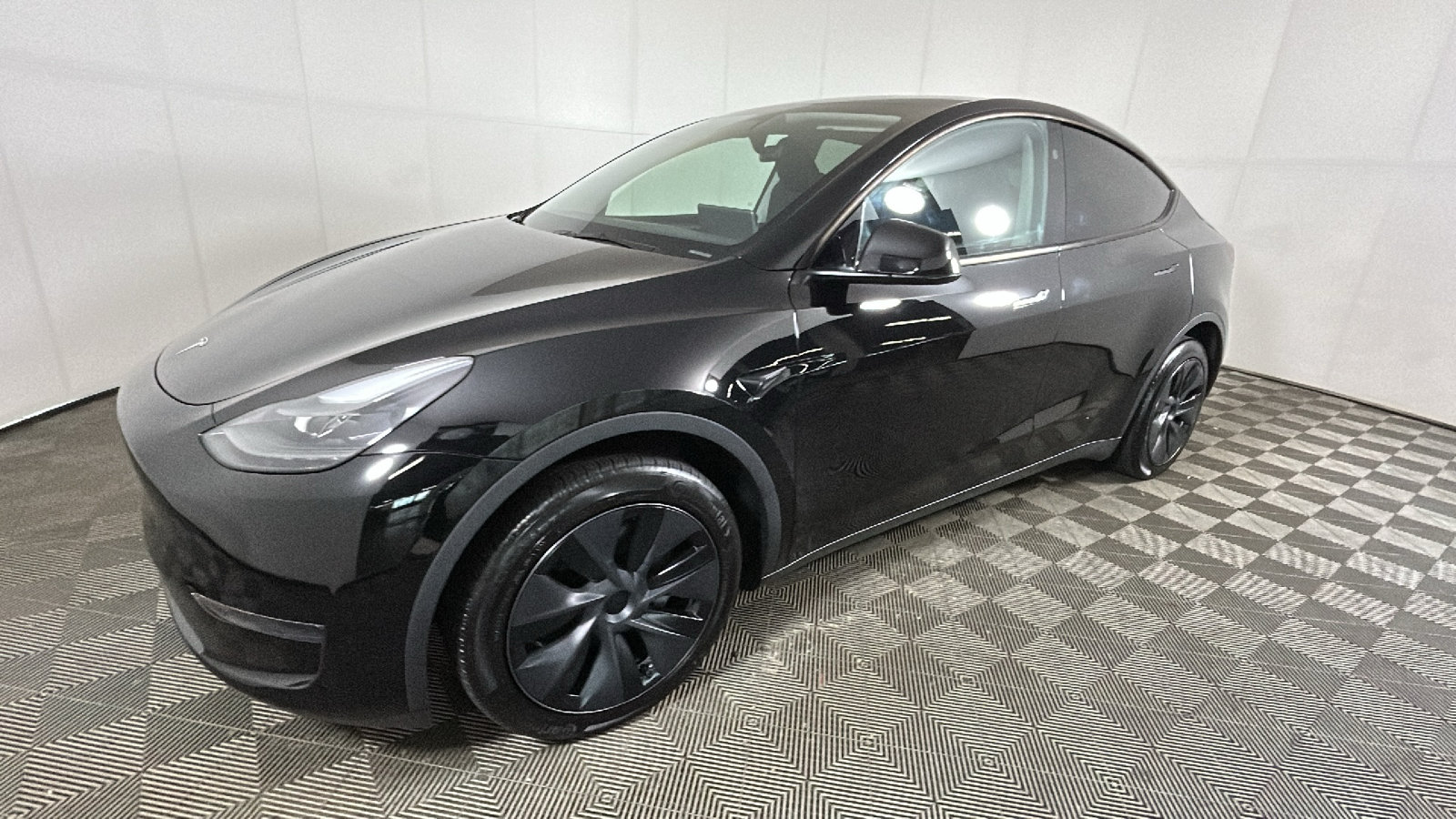 Used 2024 Tesla Model Y Long Range AWD/4WD image 6