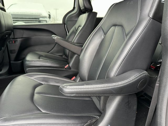 Used 2024 Chrysler Pacifica Limited FWD image 10