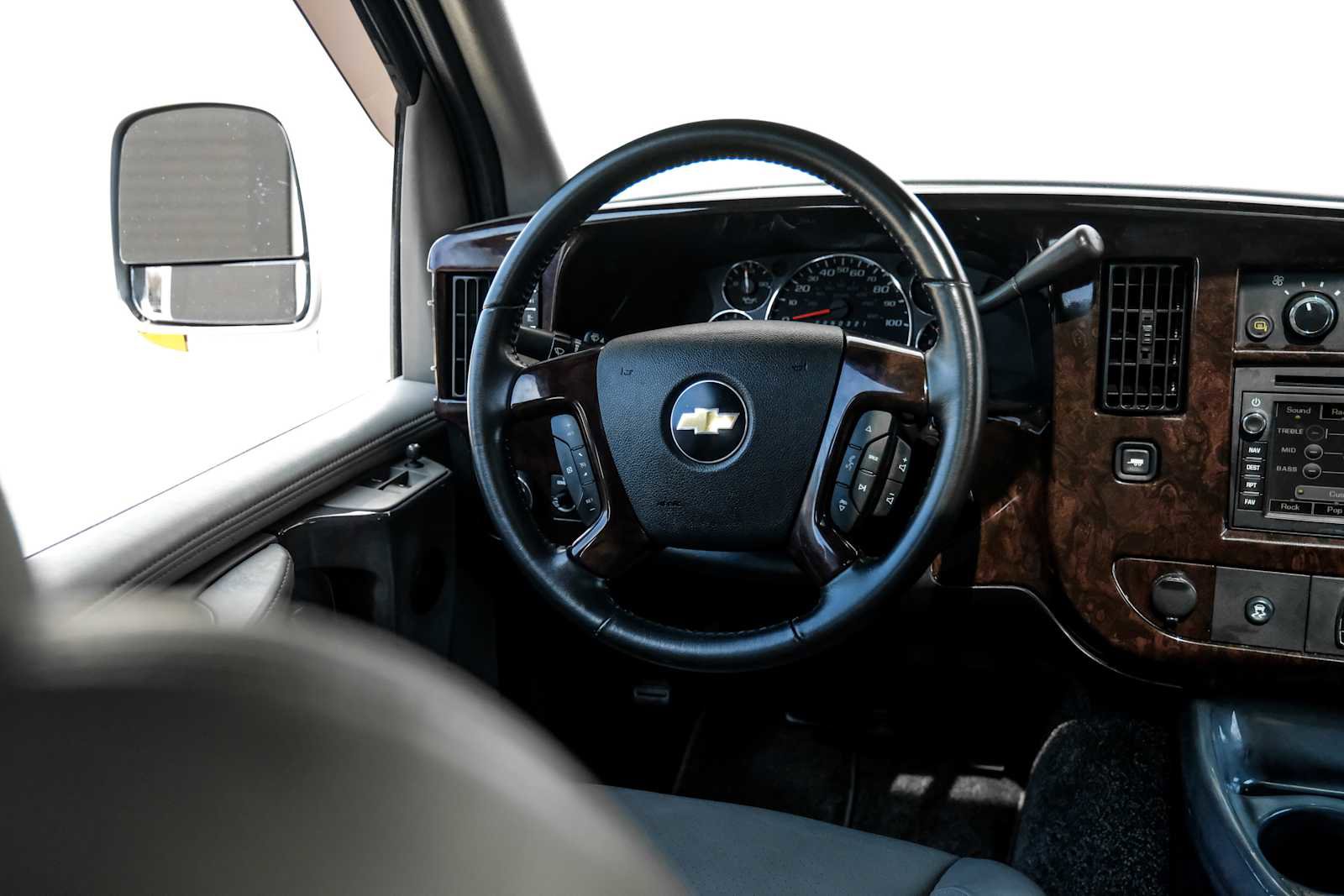 Used 2011 Chevrolet Express 1500 image 18