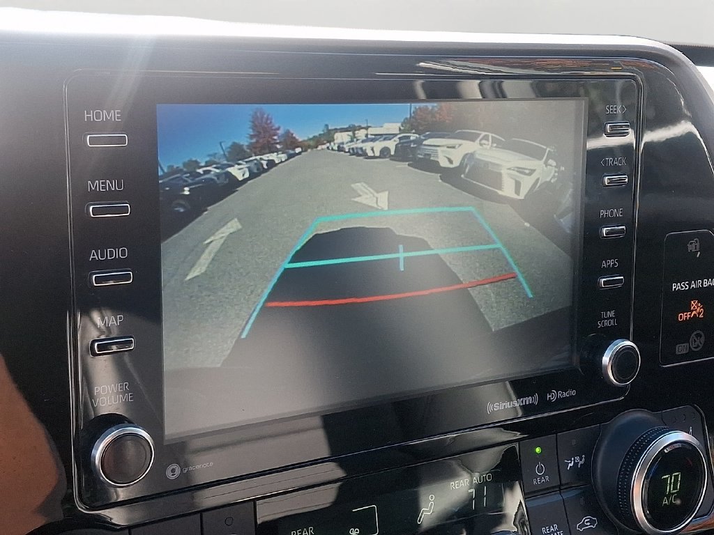 Used 2022 Toyota Highlander XLE AWD/4WD image 20