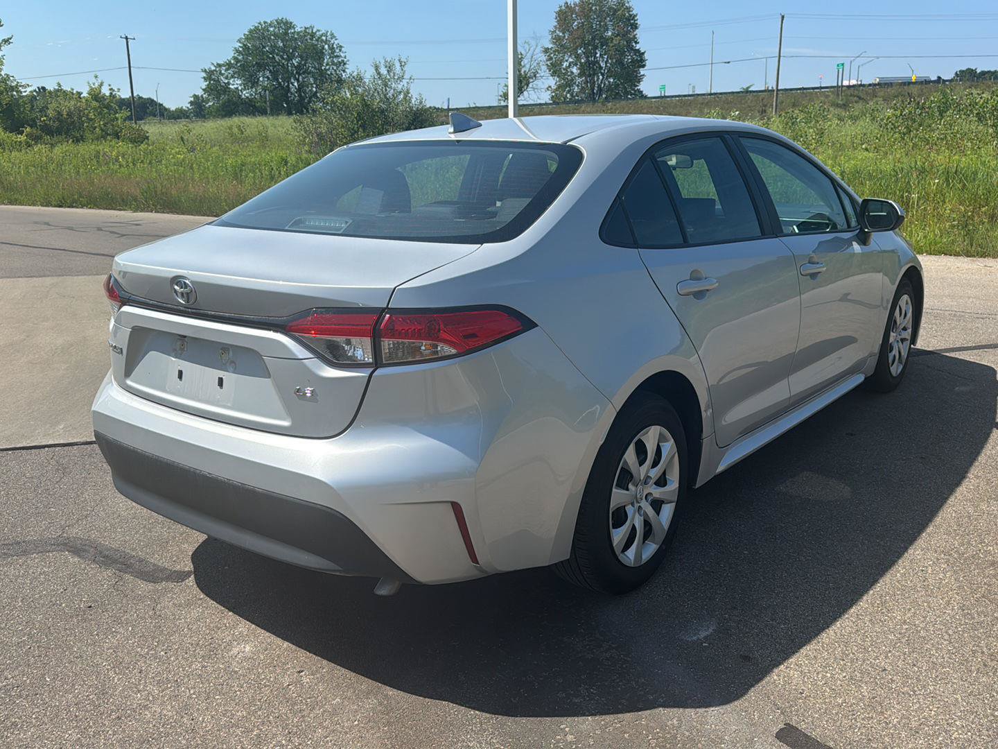 Used 2024 Toyota Corolla LE FWD image 5