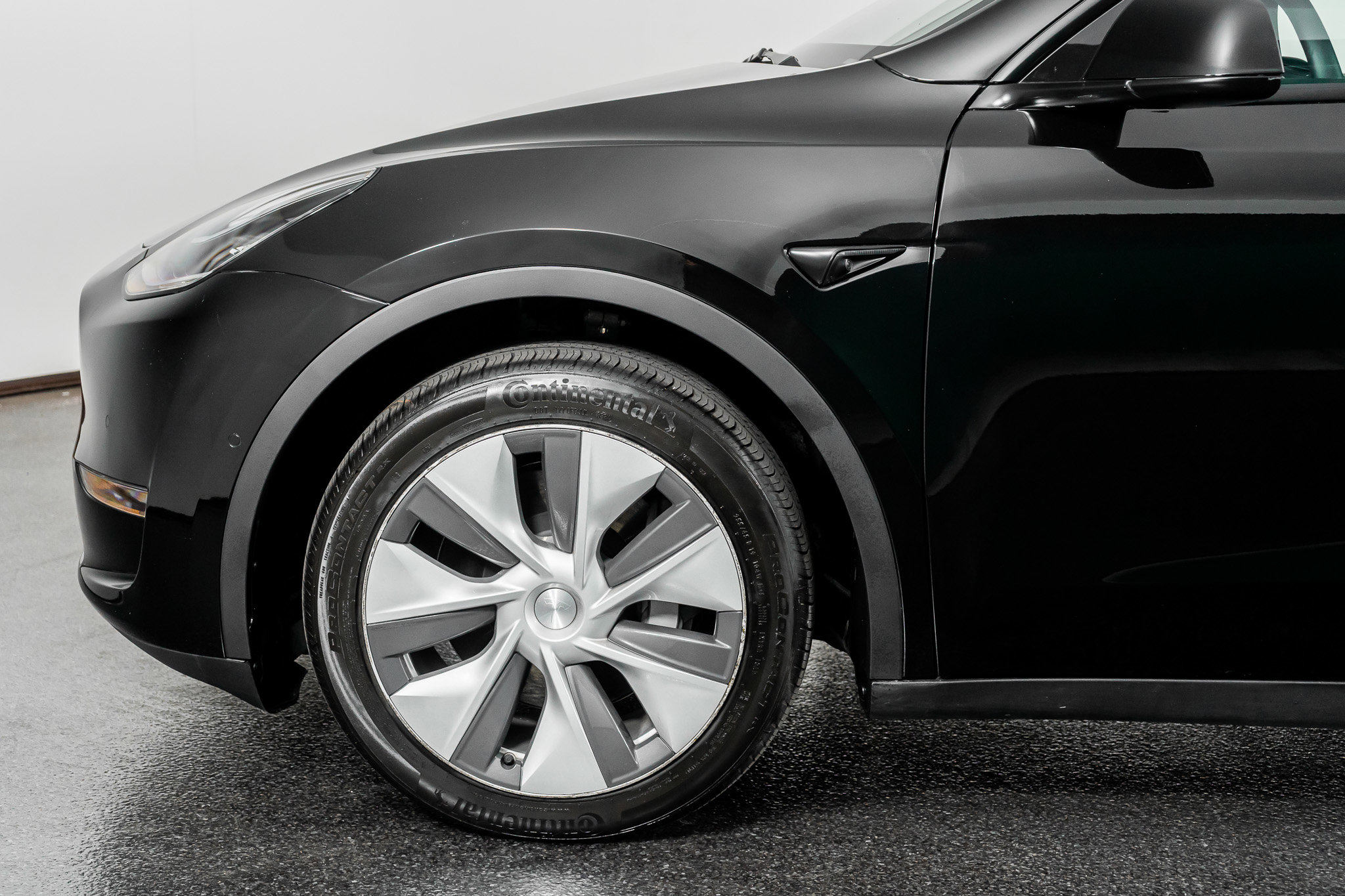 Used 2022 Tesla Model Y Long Range image 13