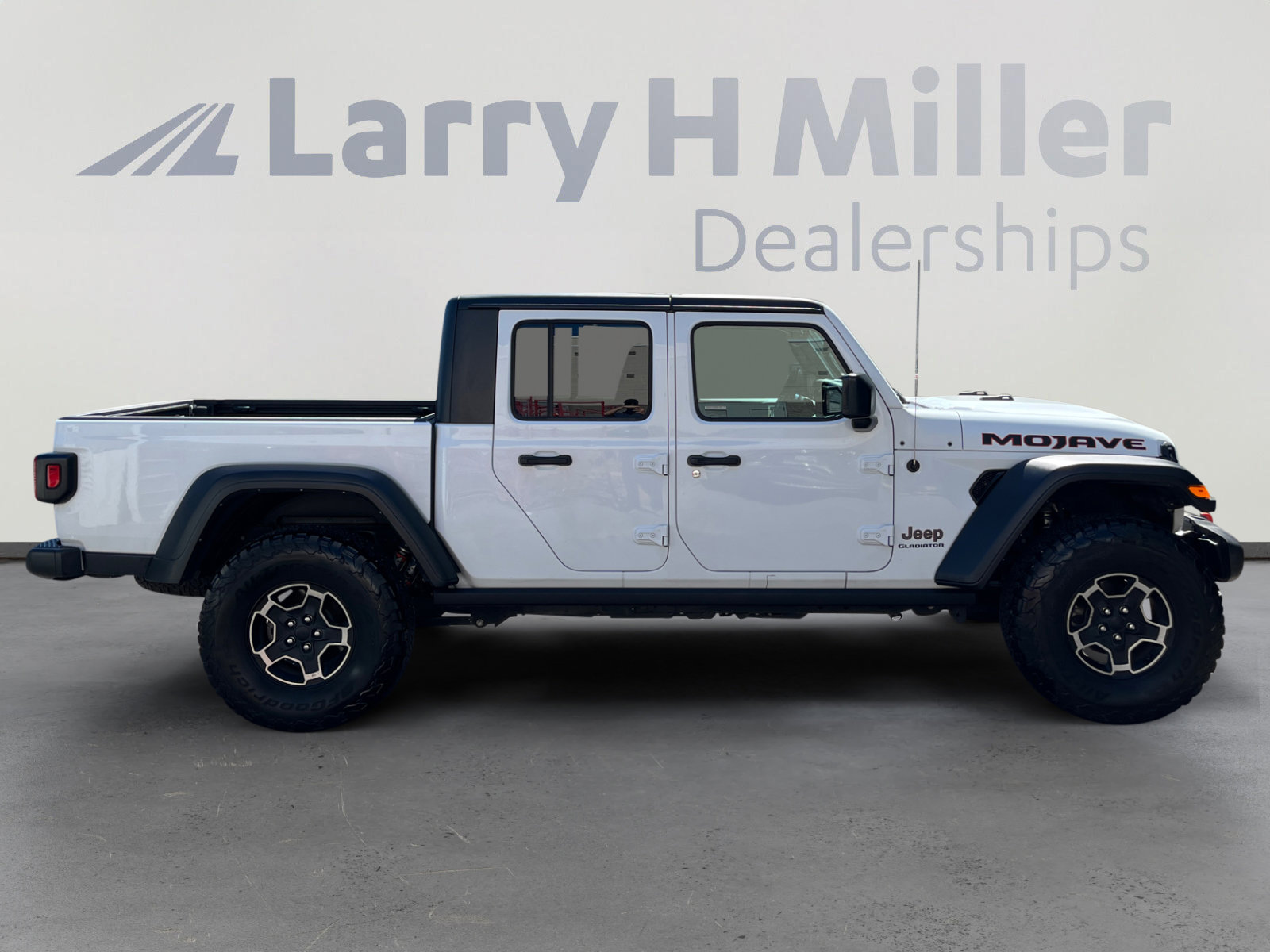 Used 2022 Jeep Gladiator Mojave w/ Cold Weather Group AWD/4WD image 6