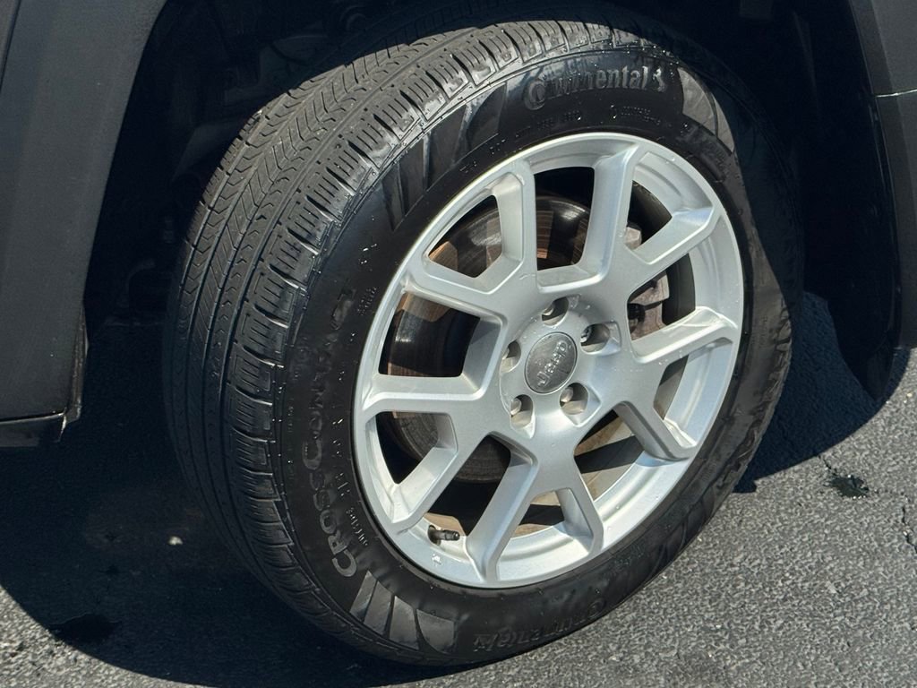 Used 2021 Jeep Renegade Limited w/ Sun & Sound Group AWD/4WD image 9