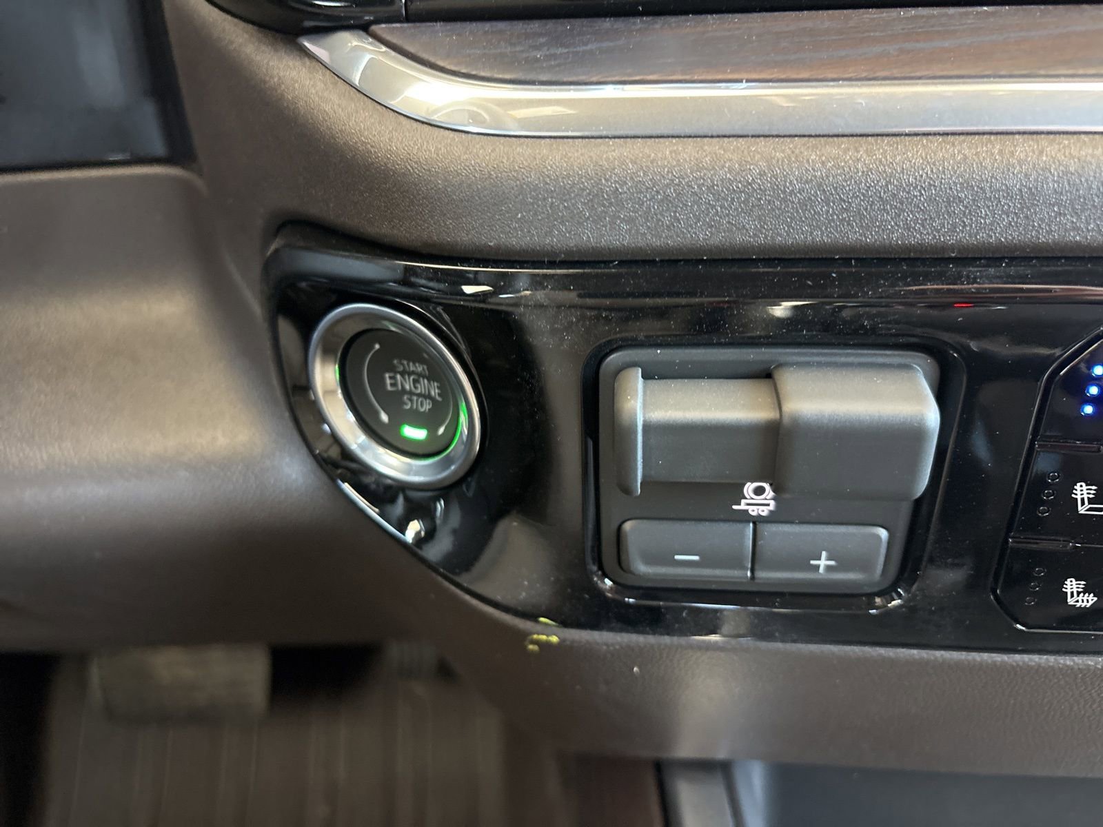 New 2026 GMC Sierra 1500 SLT image 25