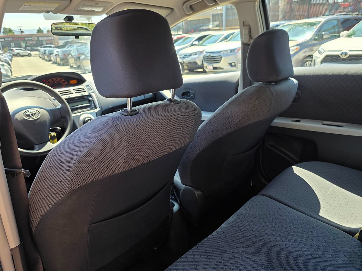 Used 2010 Toyota Yaris 4-Door Hatchback FWD image 24