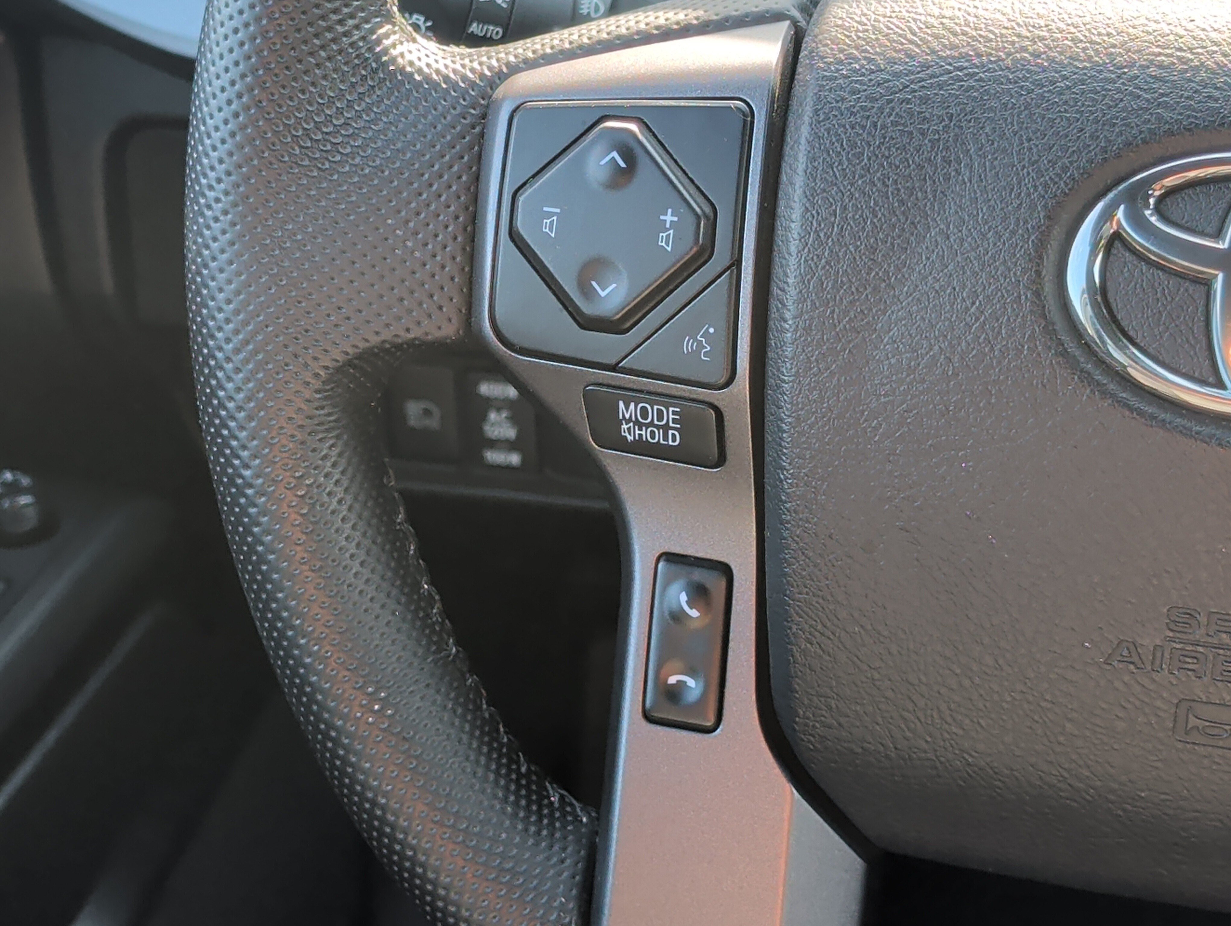 Used 2022 Toyota Tacoma TRD Off-Road w/ Technology Package AWD/4WD image 27