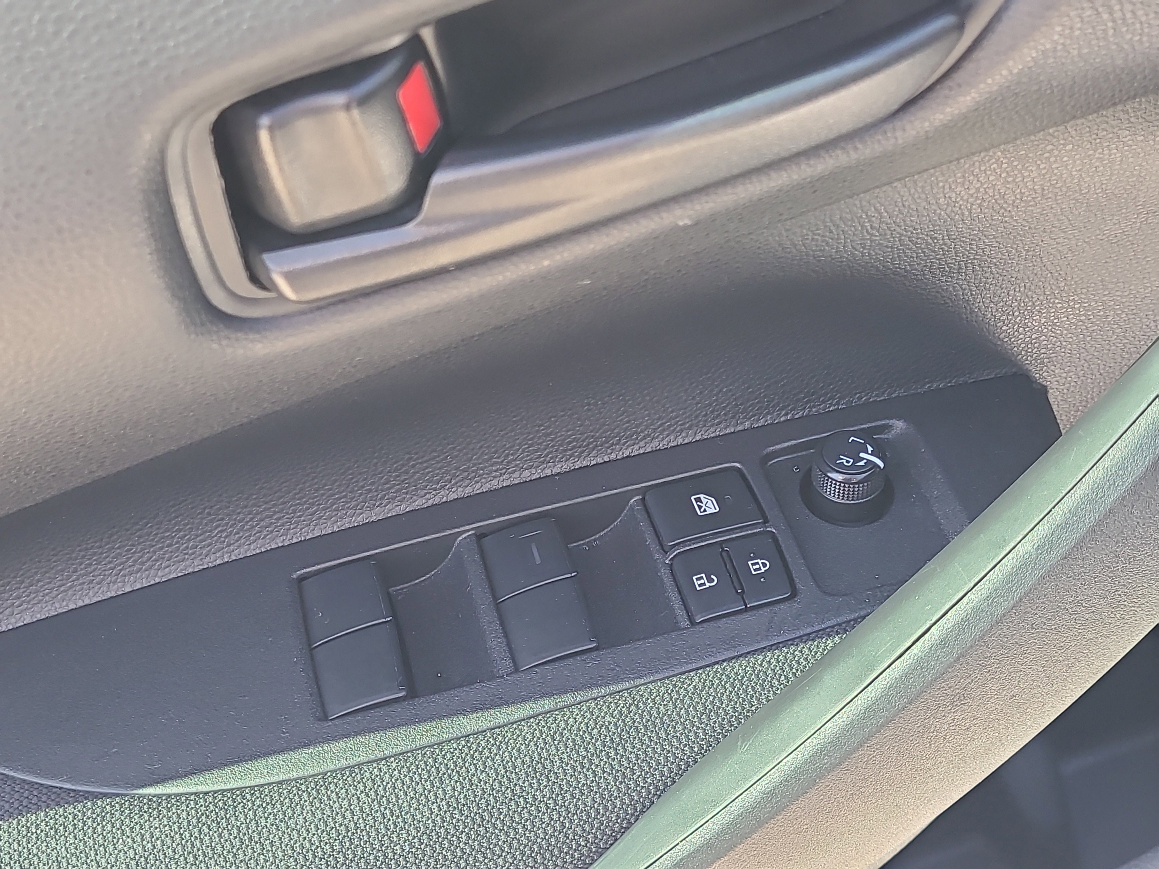 Used 2025 Toyota Corolla LE FWD image 19