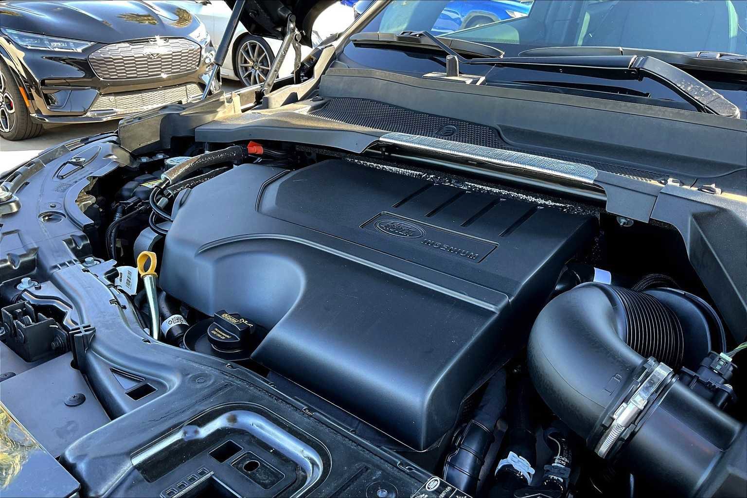 Used 2025 Land Rover Discovery Sport Dynamic SE image 34