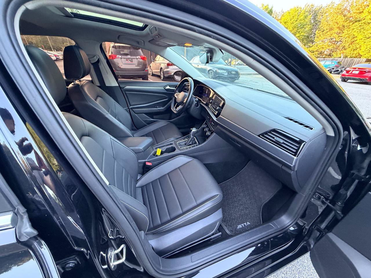 Used 2022 Volkswagen Jetta SE w/ Panoramic Sunroof Package FWD image 14