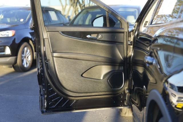 Used 2023 Lincoln Nautilus FWD w/ Premium Package image 29