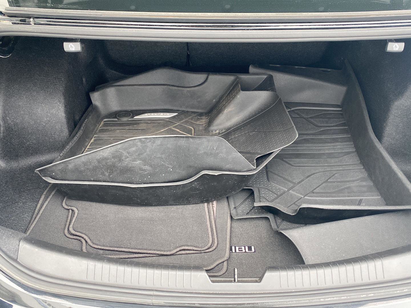 Used 2018 Chevrolet Malibu Premier w/ Premier Sun and Wheel Package image 16