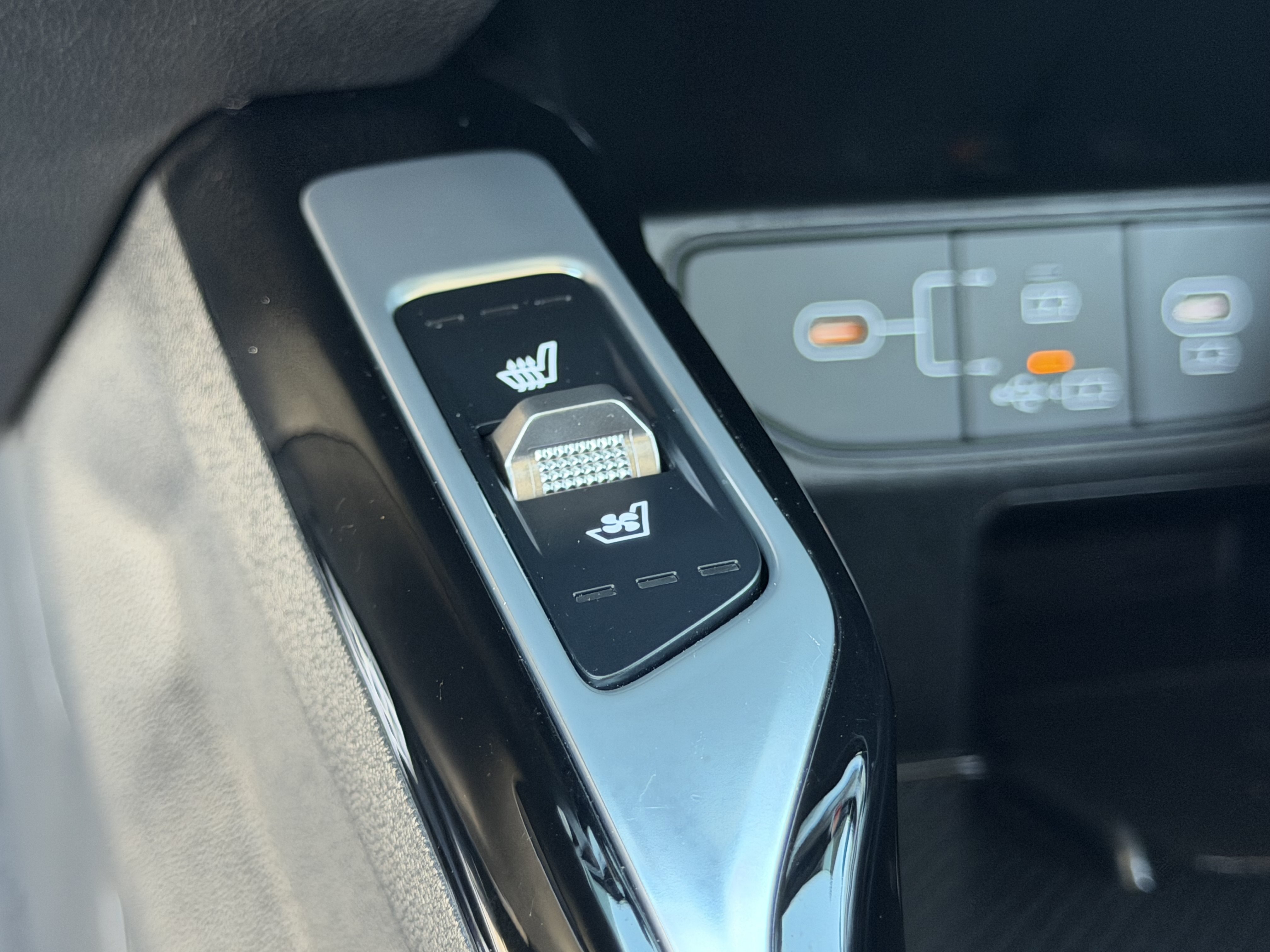 Used 2025 Kia Sorento SX FWD image 31