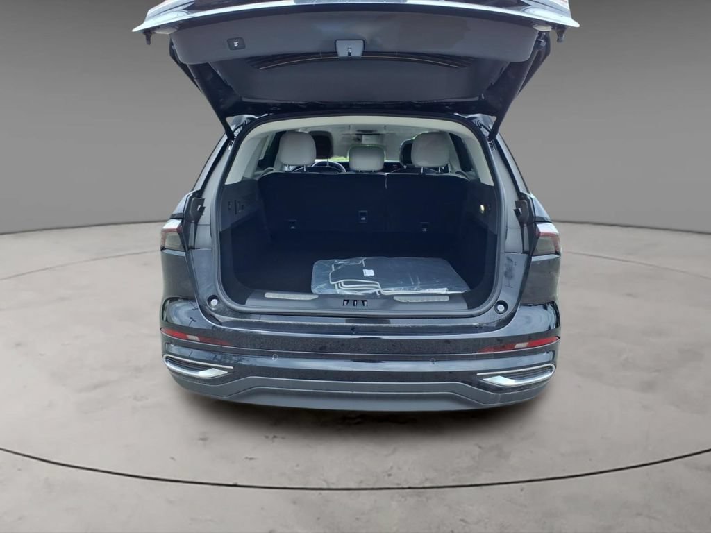 New 2026 Lincoln Nautilus Premier AWD/4WD image 8